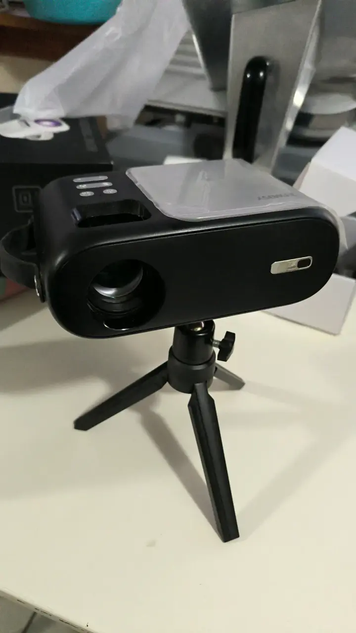 Mini proyector portátil con WiFi y trípode - 3