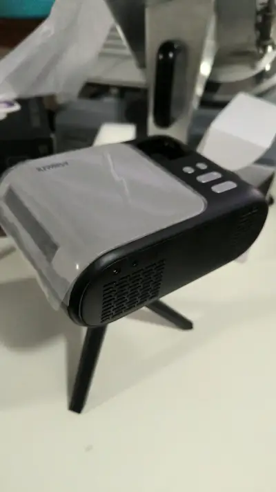Mini proyector portátil con WiFi y trípode - miniatura 5