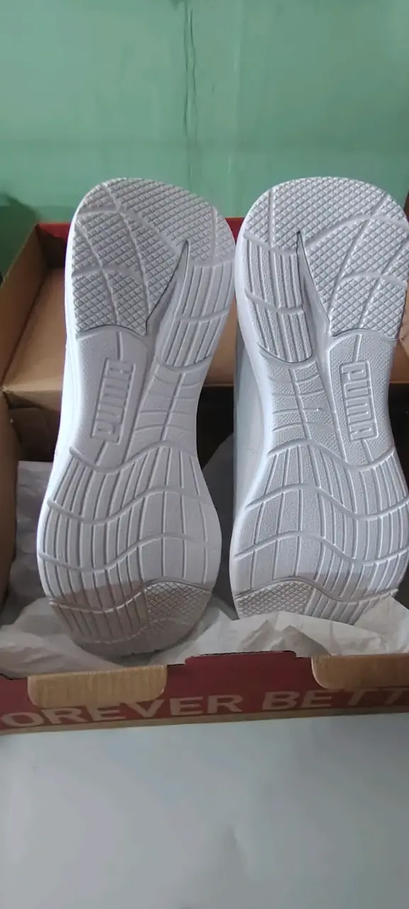Zapatillas deportivas blancas Puma nuevas - 3