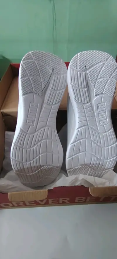 Zapatillas deportivas blancas Puma nuevas - miniatura 3