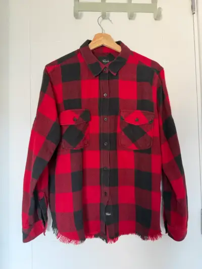 Camisa de franela a cuadros roja y negra - miniatura 1