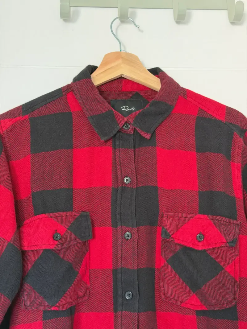 Camisa de franela a cuadros roja y negra - 2