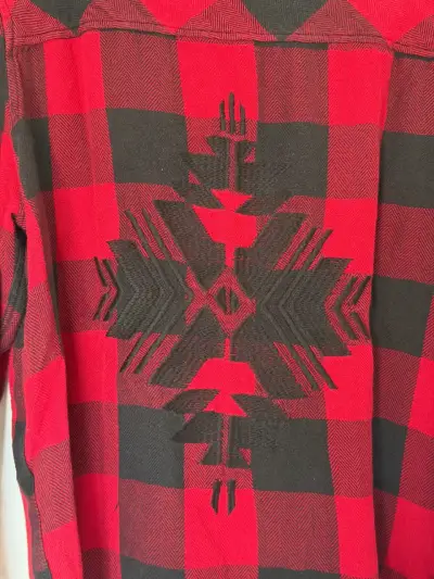Camisa de franela a cuadros roja y negra - miniatura 5