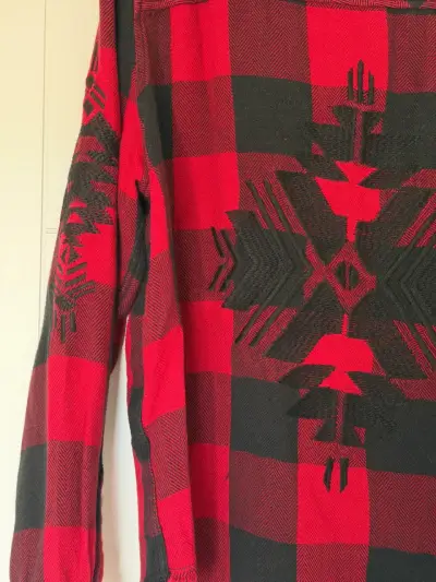 Camisa de franela a cuadros roja y negra - miniatura 6