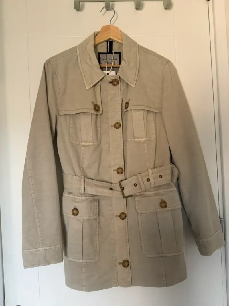 Chaqueta beige Tommy Hilfiger con cinturón - 2