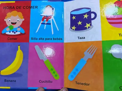 Libro infantil 'Mis primeras 100 palabras' con ilu - miniatura 3