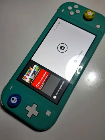 Nintendo Switch Lite turquesa + cargador + carcasa - miniatura 1