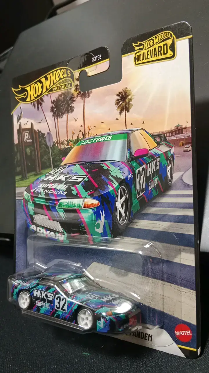 Hot Wheels Premium Boulevard Nissan Skyline GT-R R - 2