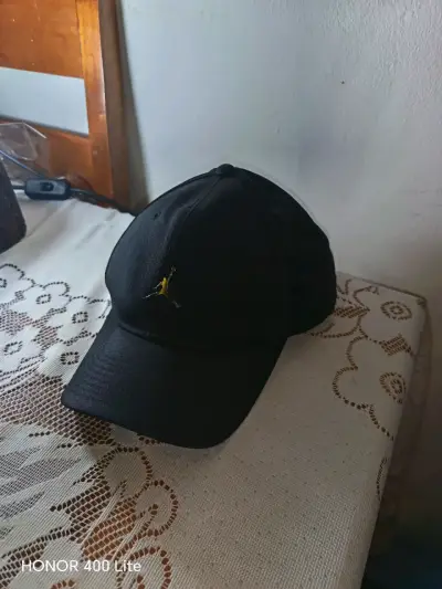 Gorra negra con logo Jordan - miniatura 1