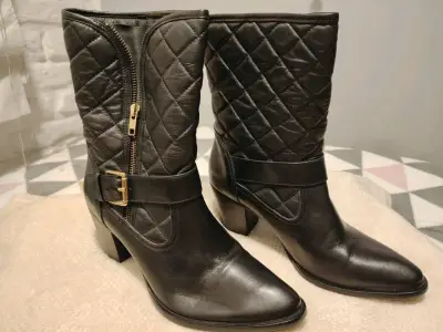 Botines de cuero negro con tacón y cierre lateral - miniatura 1