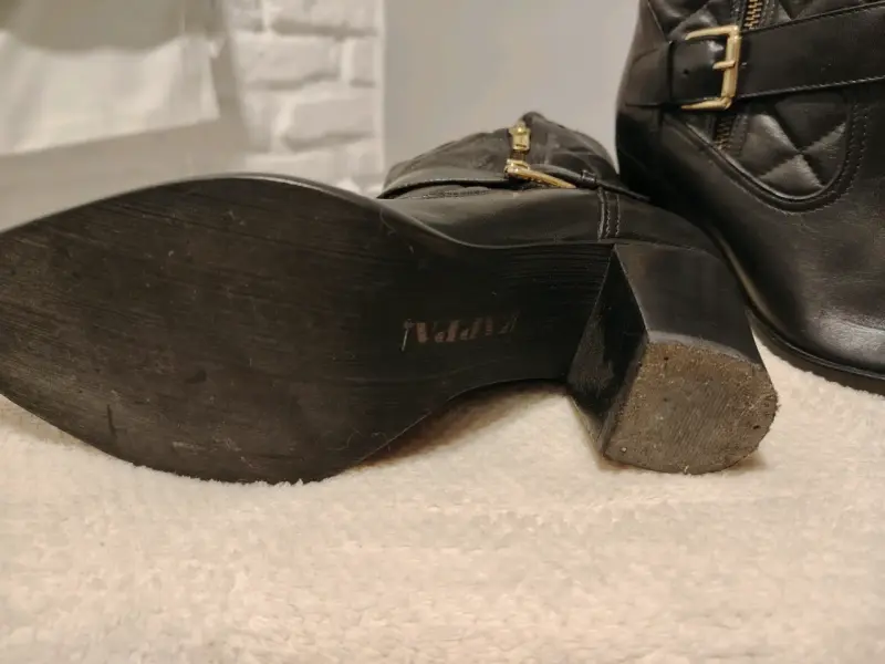 Botines de cuero negro con tacón y cierre lateral - 3