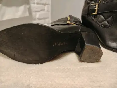 Botines de cuero negro con tacón y cierre lateral - miniatura 3