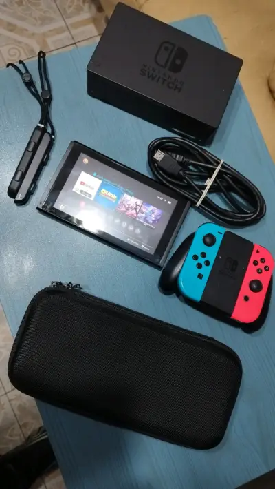 Consola Nintendo Switch con Joy-Con y accesorios - miniatura 1