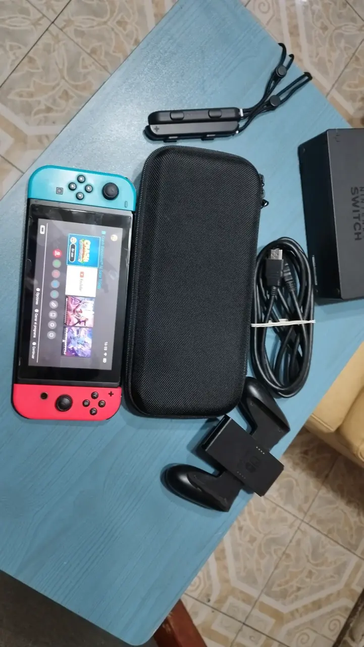 Consola Nintendo Switch con Joy-Con y accesorios - 3