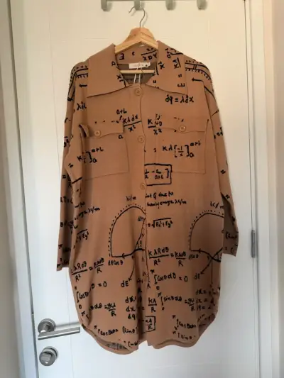 Chaqueta Oversize Beige con Estampado Matemático - miniatura 1