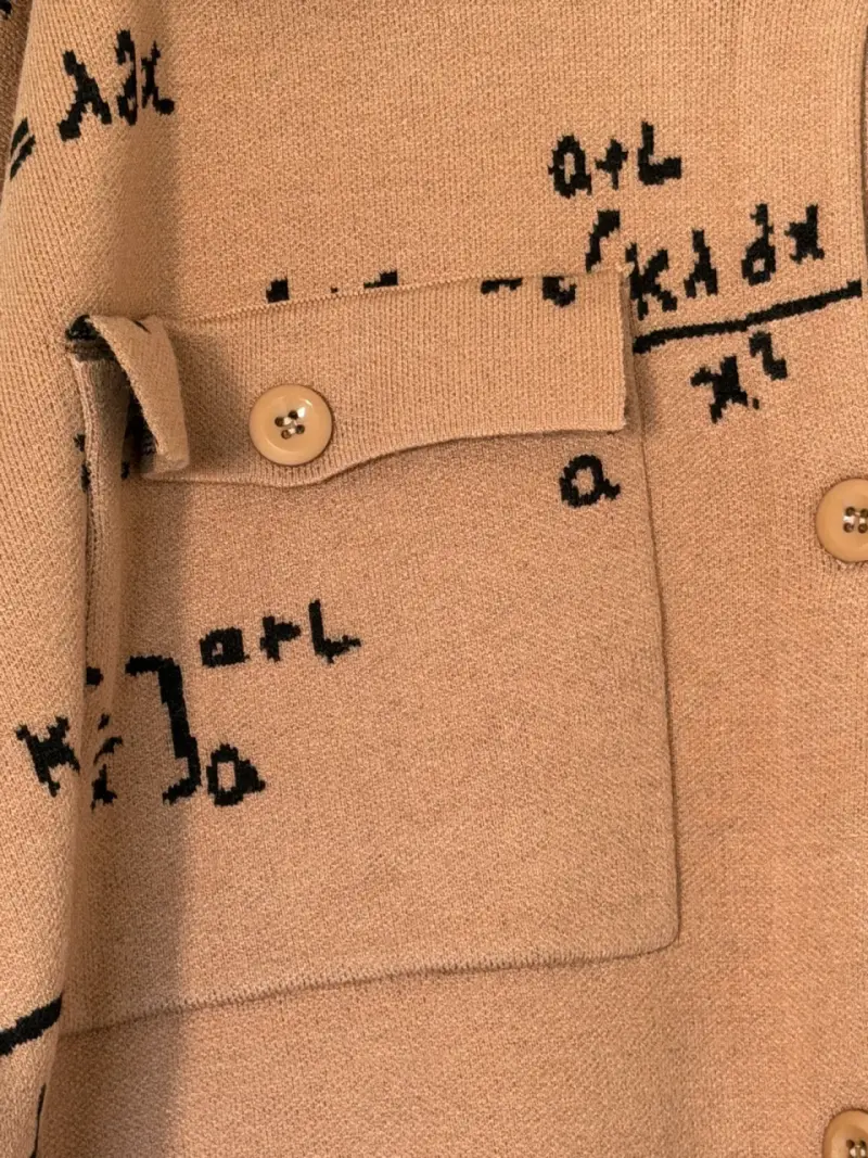 Chaqueta Oversize Beige con Estampado Matemático - 3