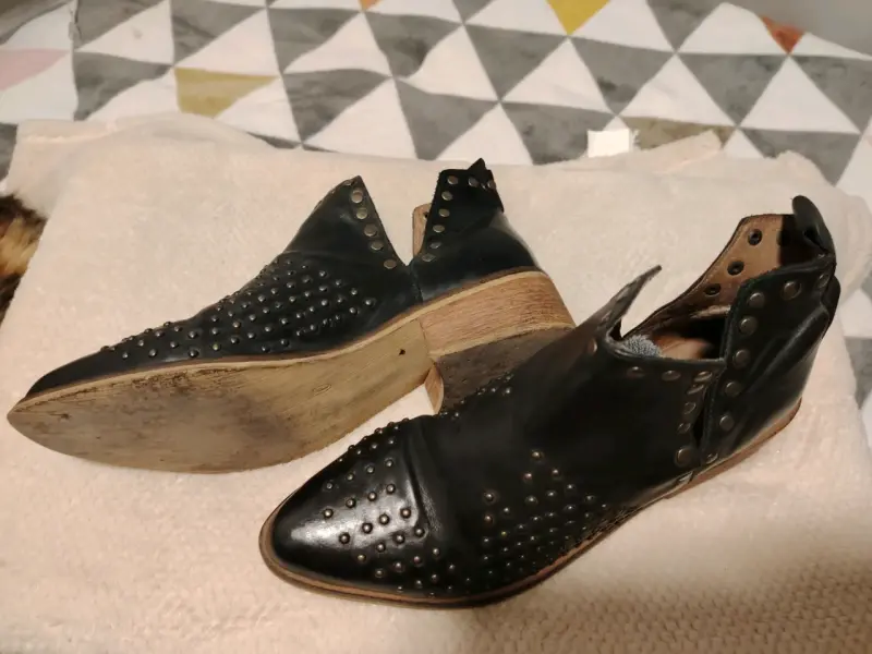 Botines de cuero negro con tachas - 2