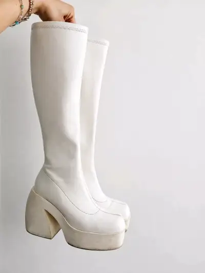 Botas blancas de plataforma - miniatura 1