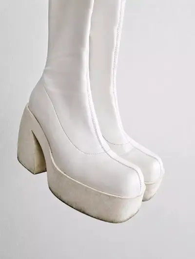 Botas blancas de plataforma - miniatura 2