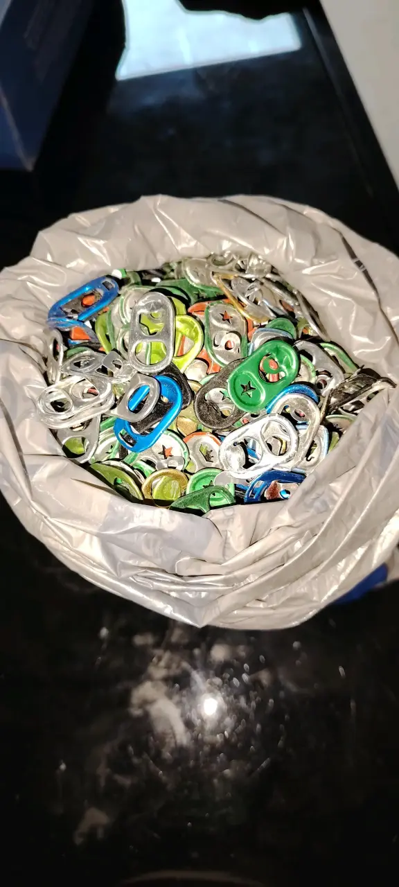Lote de chapas de latas recicladas coloridas