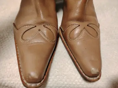 Botas vaqueras de cuero marrón con tacón - miniatura 4