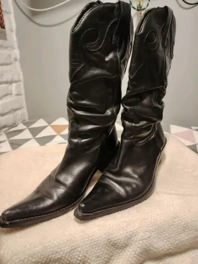 Botas de cuero negras con tacón alto - miniatura 3