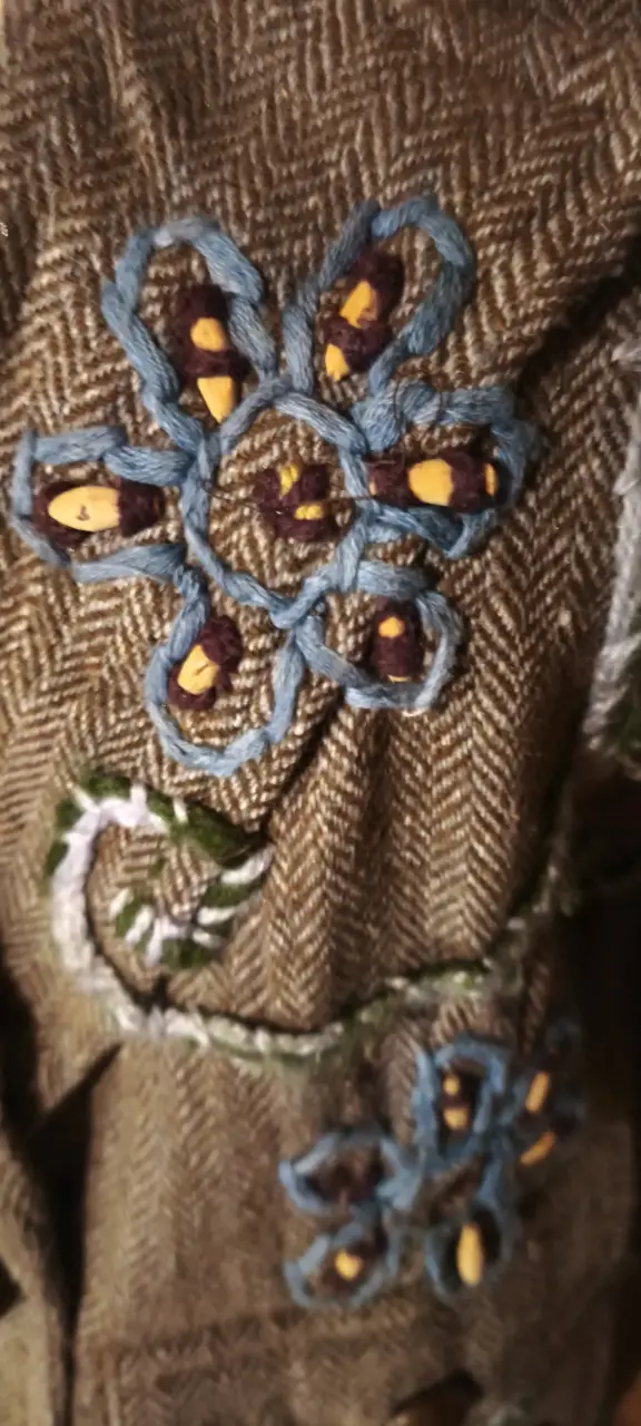 Chaqueta de lana bordada con flores - 2