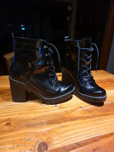 Botines de charol negro con tacón grueso - miniatura 2