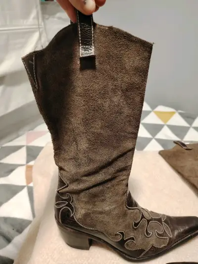 Botas vaqueras de cuero marrón con bordado - miniatura 2