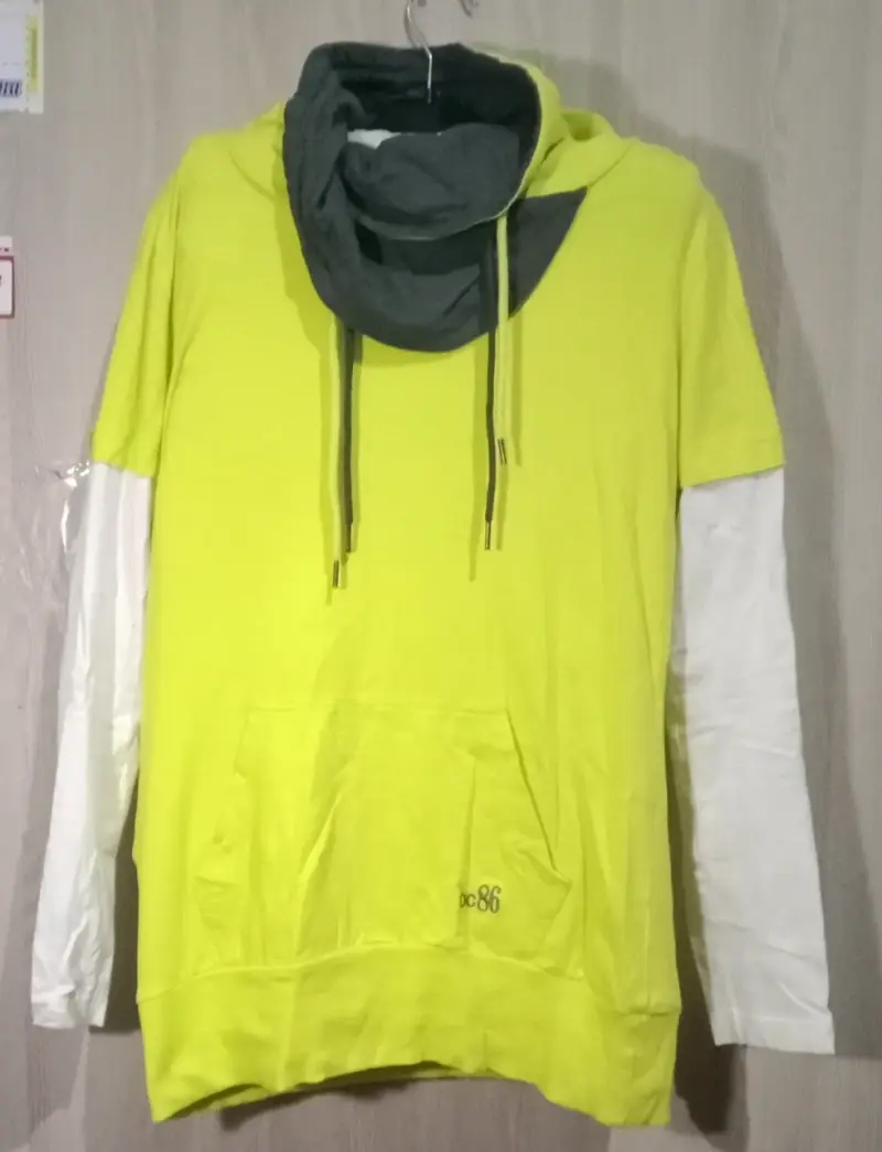 Polerón gris con capucha unisex - 2
