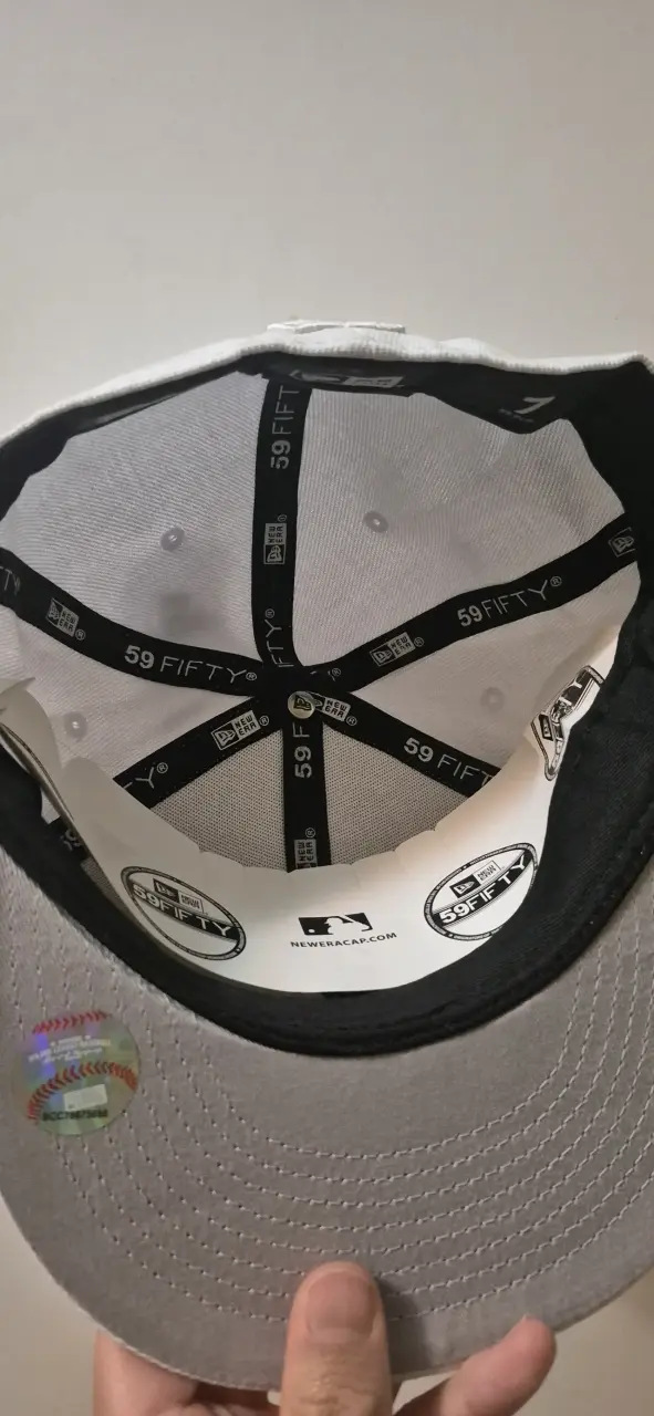 Gorra New Era blanca con logo bordado - 6