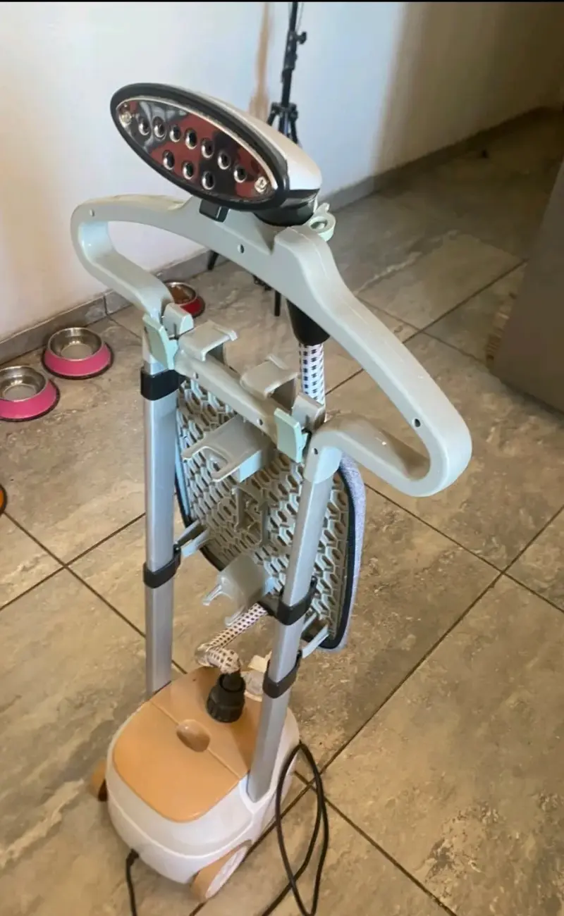 Plancha a vapor vertical para ropa