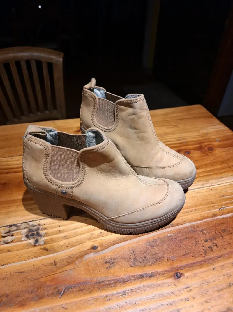 Botines de cuero beige con tacón - 2