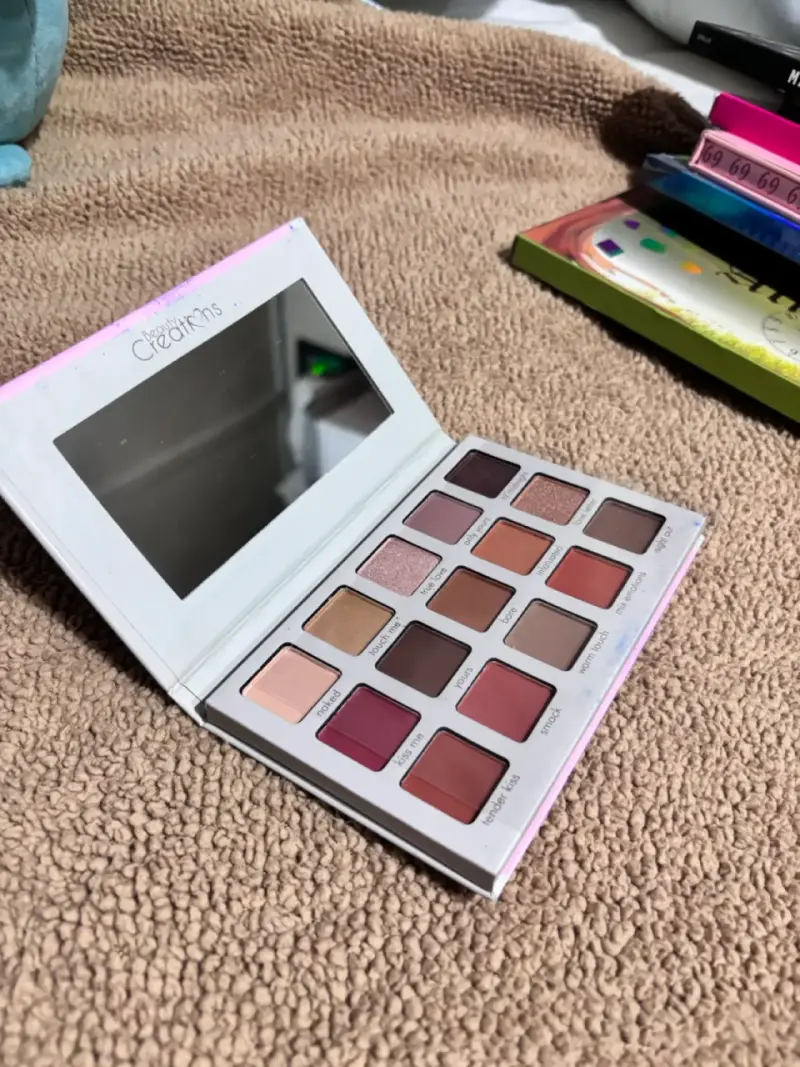 Paleta de Sombras Beauty Creations Irresistible - 2