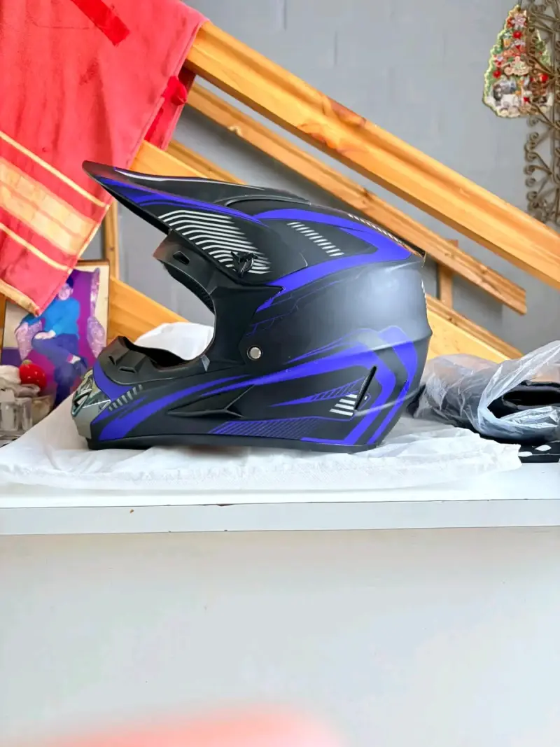 Casco de MTB negro y azul con visera - 2