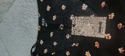 Blusa negra con estampado floral Miu Miu - miniatura 2