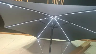 Parasol con luces LED y panel solar - miniatura 1