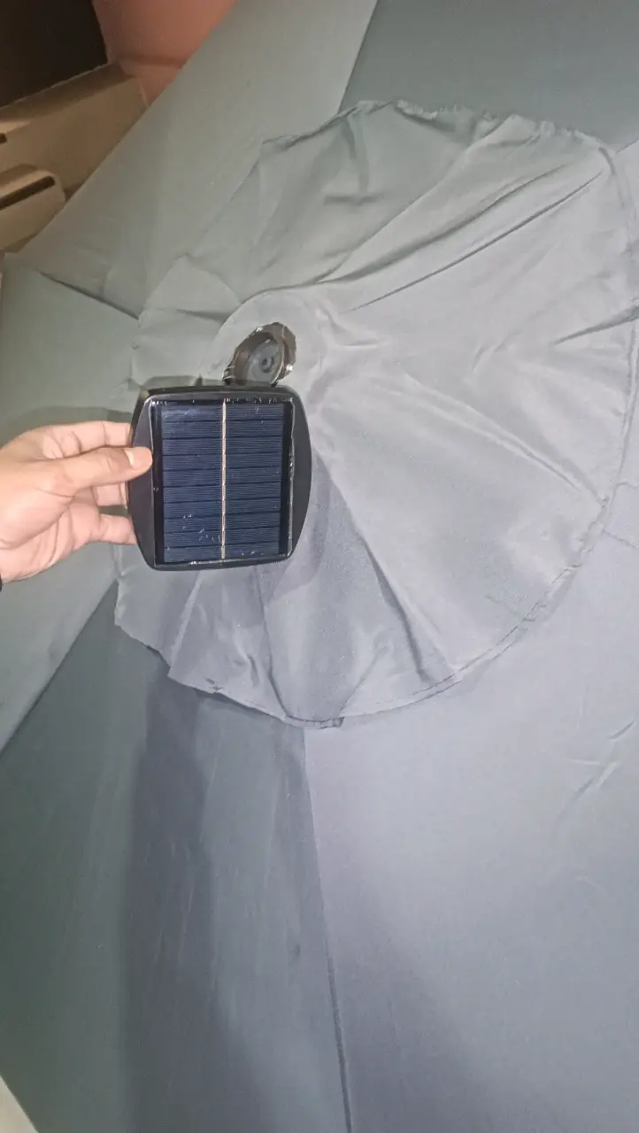 Parasol con luces LED y panel solar - 2