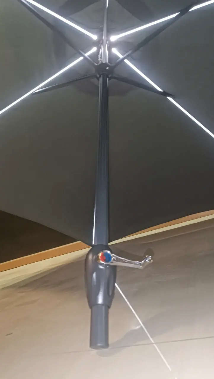 Parasol con luces LED y panel solar - 4