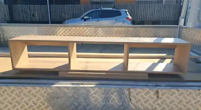 Mueble de TV flotante de madera - miniatura 1