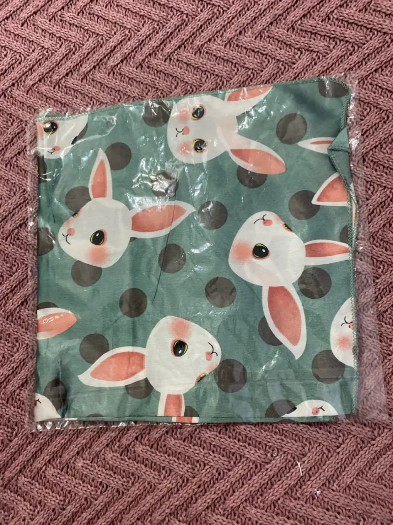 Pañuelo cuello con diseño de conejos - 1