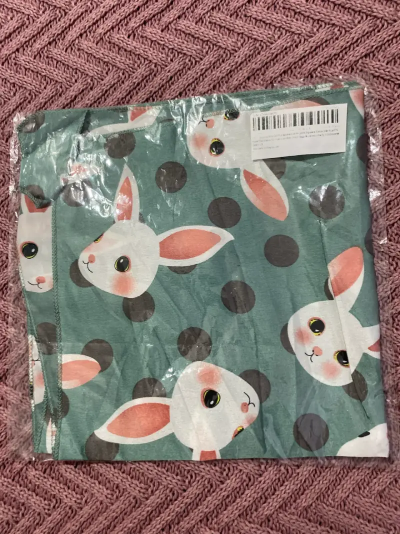 Pañuelo cuello con diseño de conejos - 2