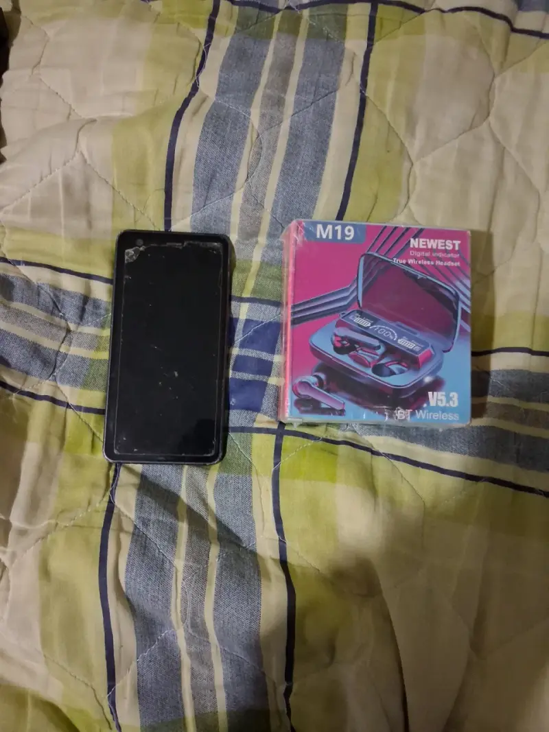 Teléfono Nokia con auriculares inalámbricos M19 - 1