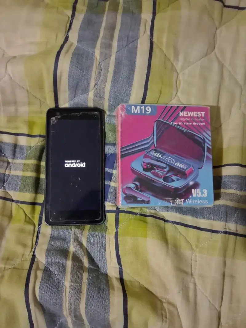 Teléfono Nokia con auriculares inalámbricos M19 - 3