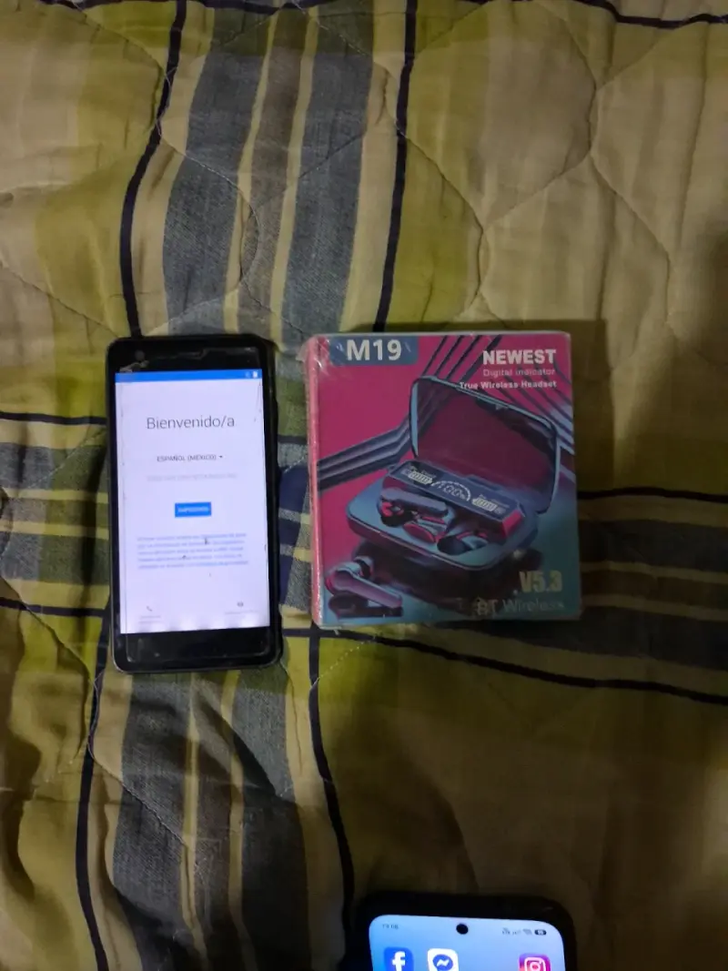 Teléfono Nokia con auriculares inalámbricos M19 - 4