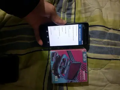 Teléfono Nokia con auriculares inalámbricos M19 - miniatura 6