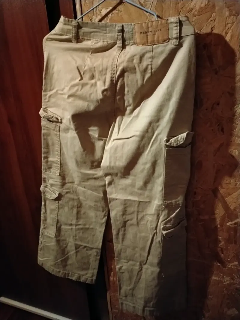 Pantalones cargo beige para mujer - 3