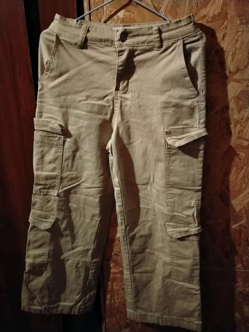 Pantalones cargo beige para mujer - 4
