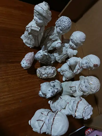 Figuras de pesebre de ziña pintadas a mano - miniatura 1