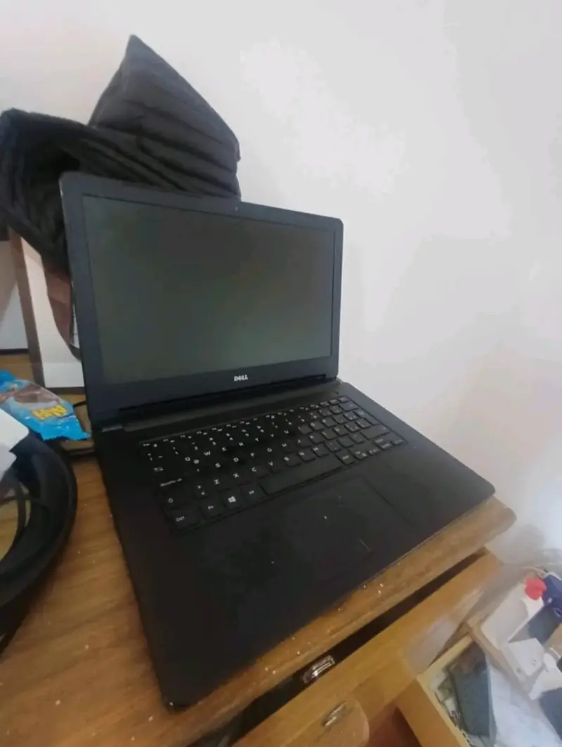 Laptop Dell con pantalla de 15 pulgadas - 2